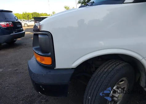 2013 Chevrolet Express 2500 Work Van z USA, uszkodzony, nr VIN 1GCWGFCA4D1193430